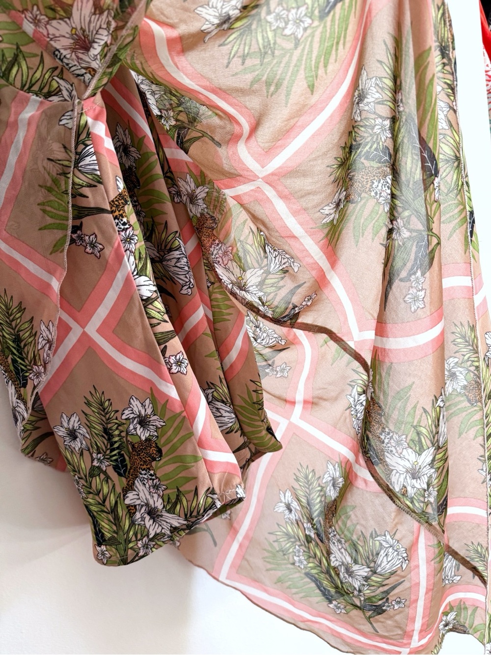 Dramatic Flowing Sleeveless Asymmetric Halter Top in Floral Print and Long Trail - Picture 4 of 6